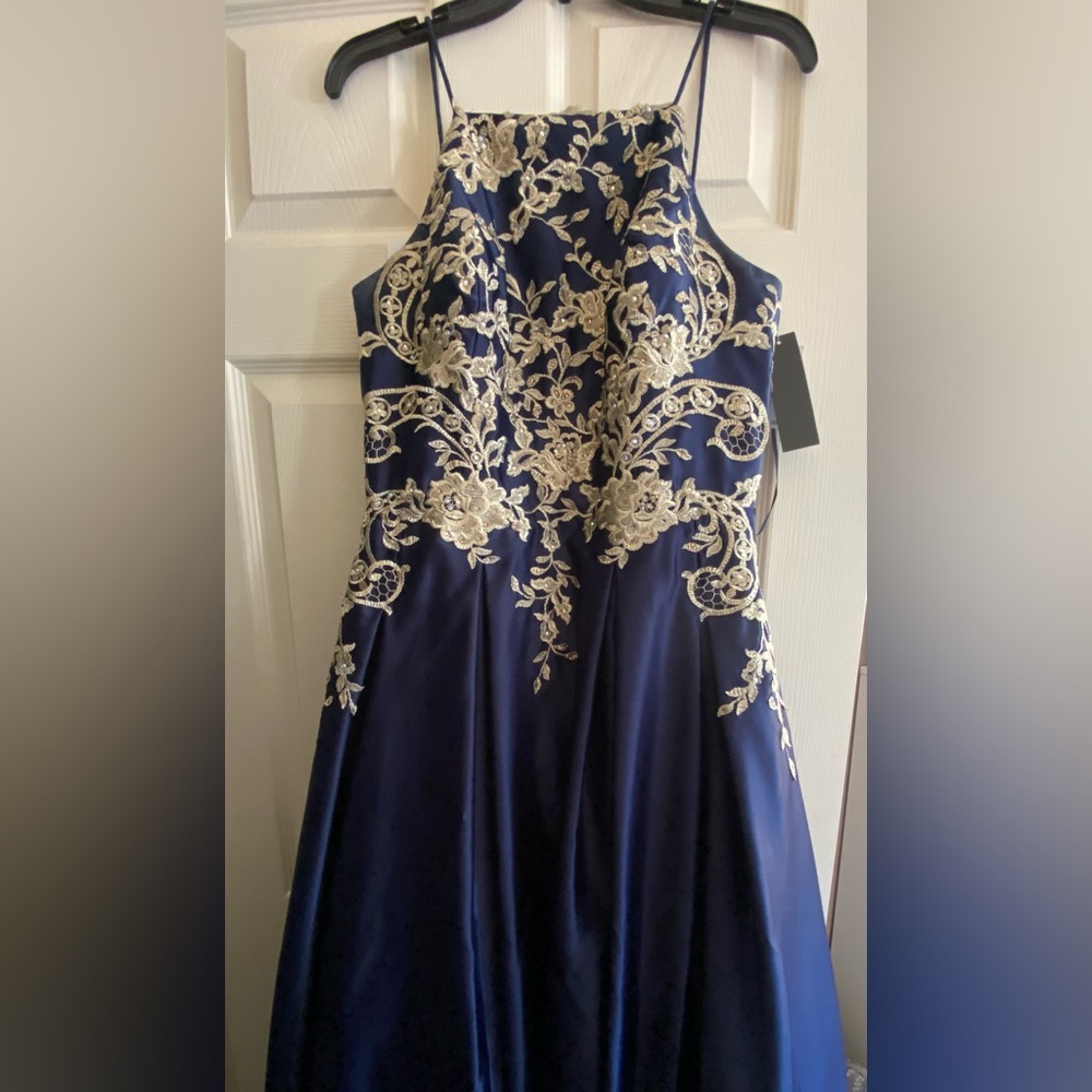 Dress - Picture 3 of 8